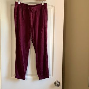 Old Navy Pull On Tie Cropped Work Joggers in Magenta Size Small